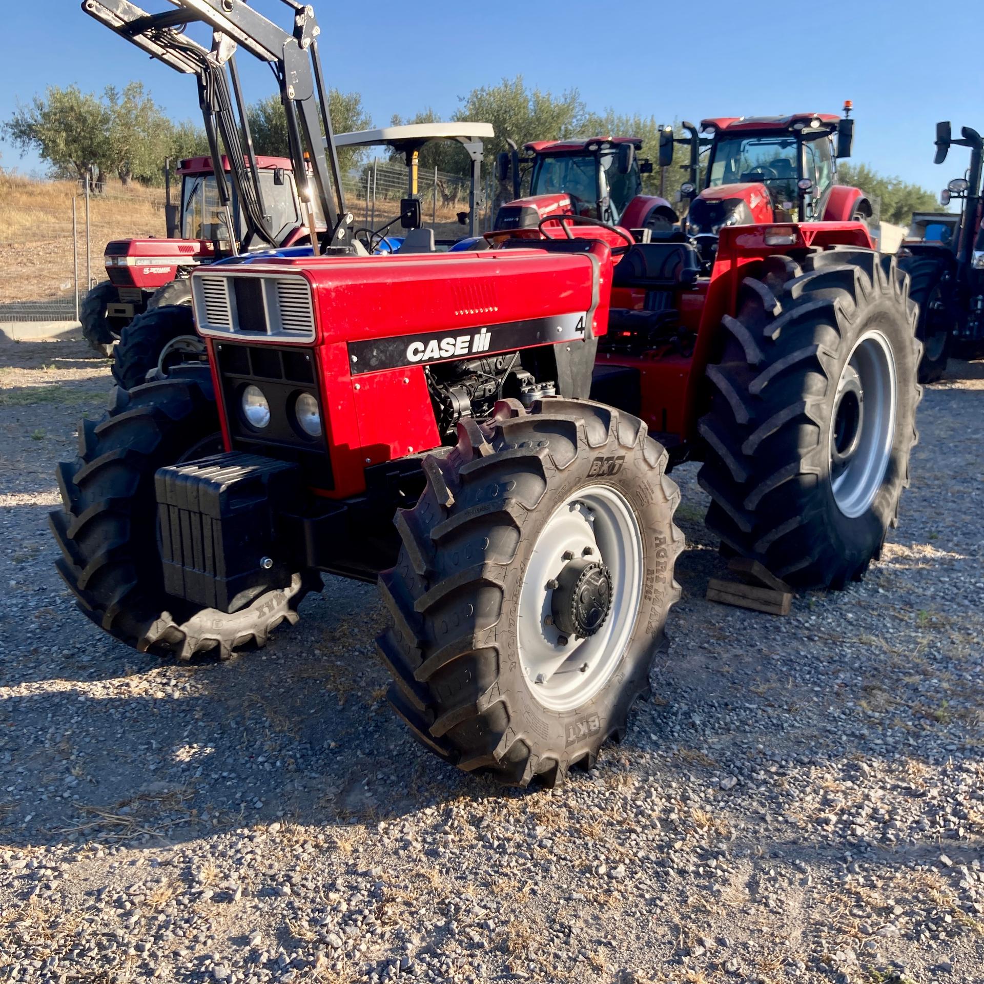 Images of Case IH - International 885A